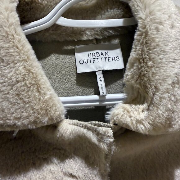 Urban Outfitters Faux Fur Jacket - Picture 4 of 8